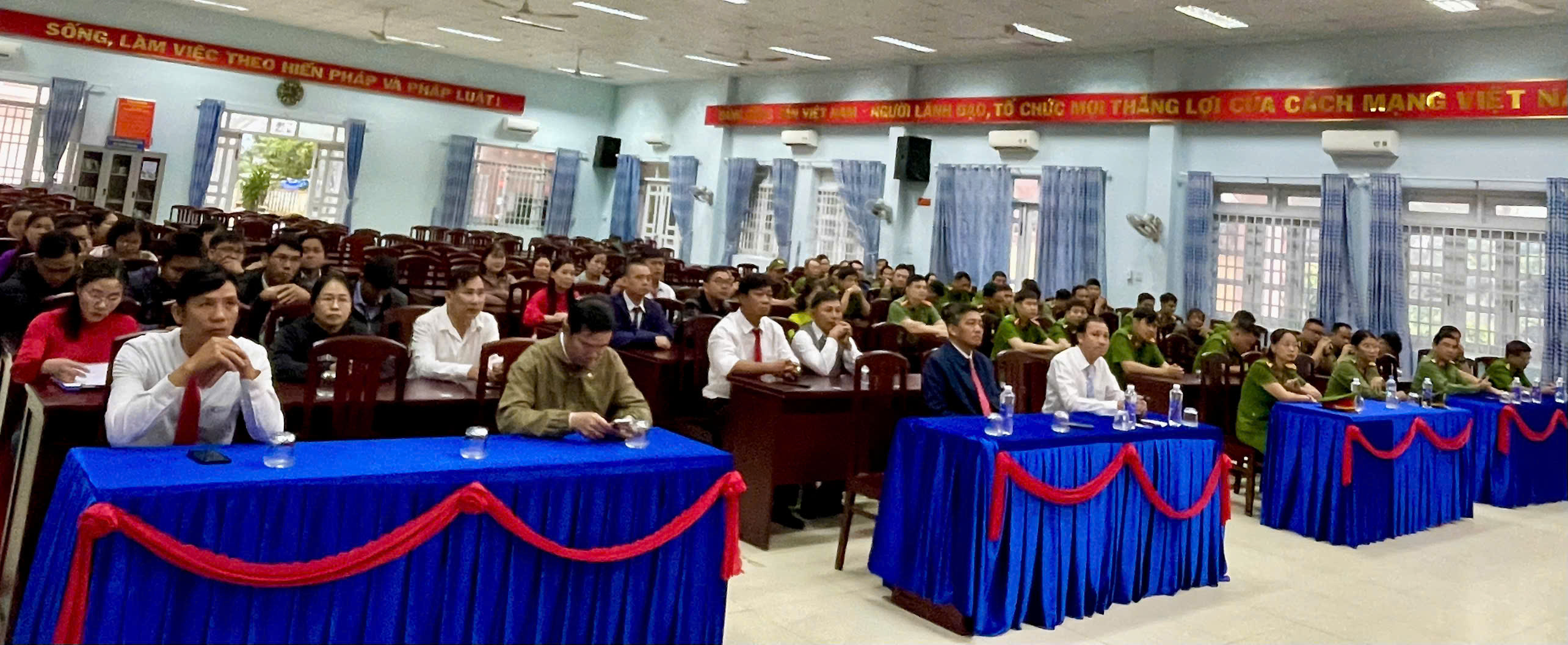 Trang nghiêm lễ chào cờ tháng 1